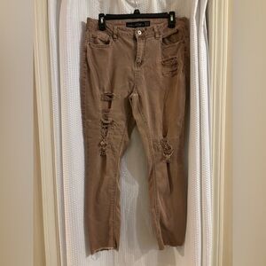 Juniors Vanilla Star Mid Rise Skinny Pants Size 15 Distressed